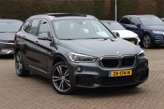 BMW X1 sDrive20i High Executive Edition M Sport / Trekhaak / Panoramadak / Camera / Leder / Head-up / 19'' / Navigatie / DAB / Cruise Control