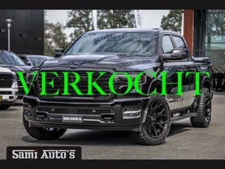 Hoofdafbeelding Dodge Ram Pick-Up Dodge Ram Pick-Up 2025 LARAMIE NIGHT PREMIUM | BOM VOL + 14.4 INCH SCHERM BOM VOL | LUCHTVERING | HUD | HURRICAN 420PK 636 Nm TWIN TURBO | PRIJS MET LPG EN COVER EN GARANTIE | DUBBELE CABINE | PICK UP | 5 PERSOONS | DC | GRIJSKENTEKEN | VOORRAAD NR 2199 - 4973