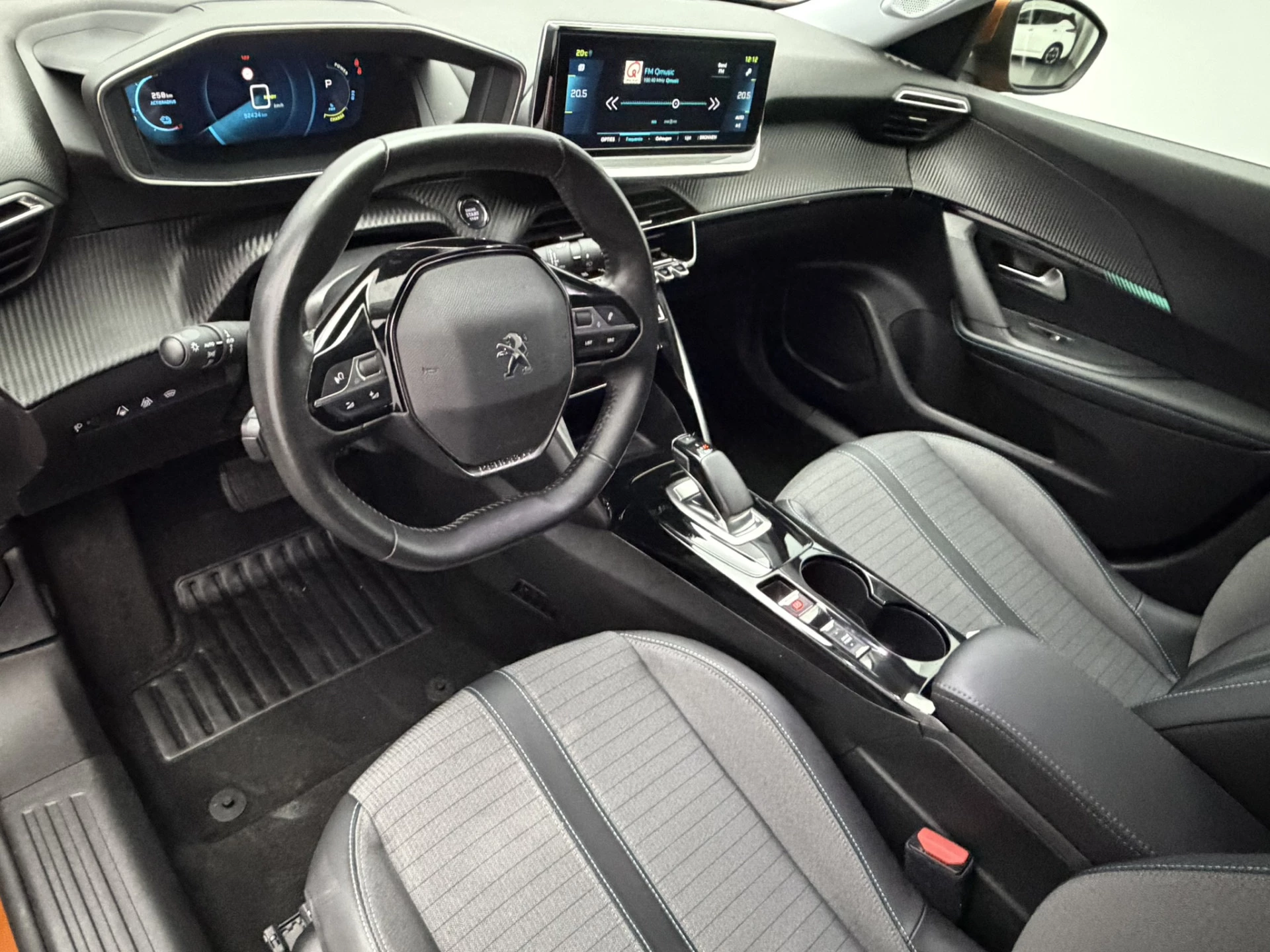 Hoofdafbeelding Peugeot e-2008
