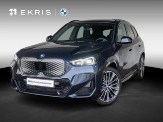BMW iX1 eDrive20 | M Sportpakket Pro | Travel Pack | Comfort Access | Harman-Kardon | Achteruitrijcamera | Panoramadak | Stoelverwarming | 20''