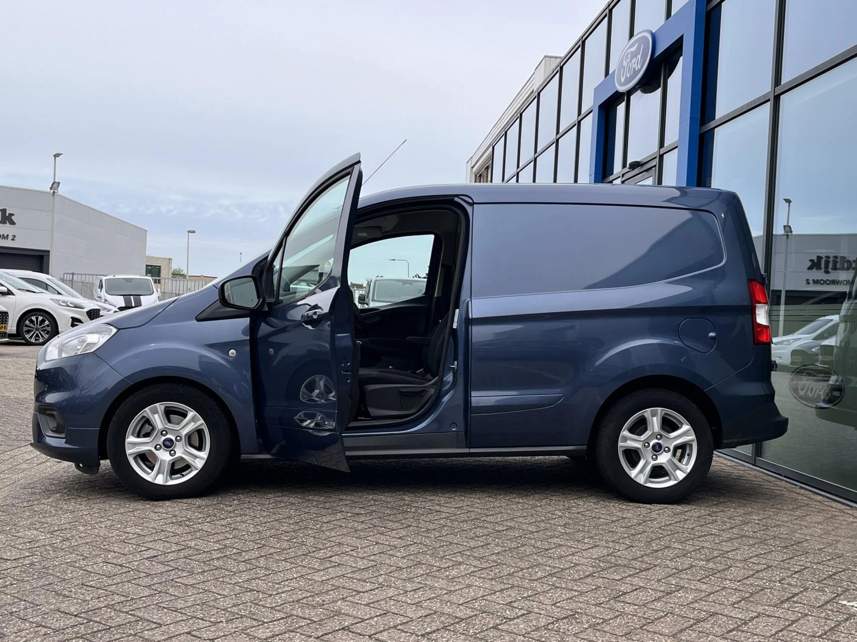 Hoofdafbeelding Ford Transit Courier