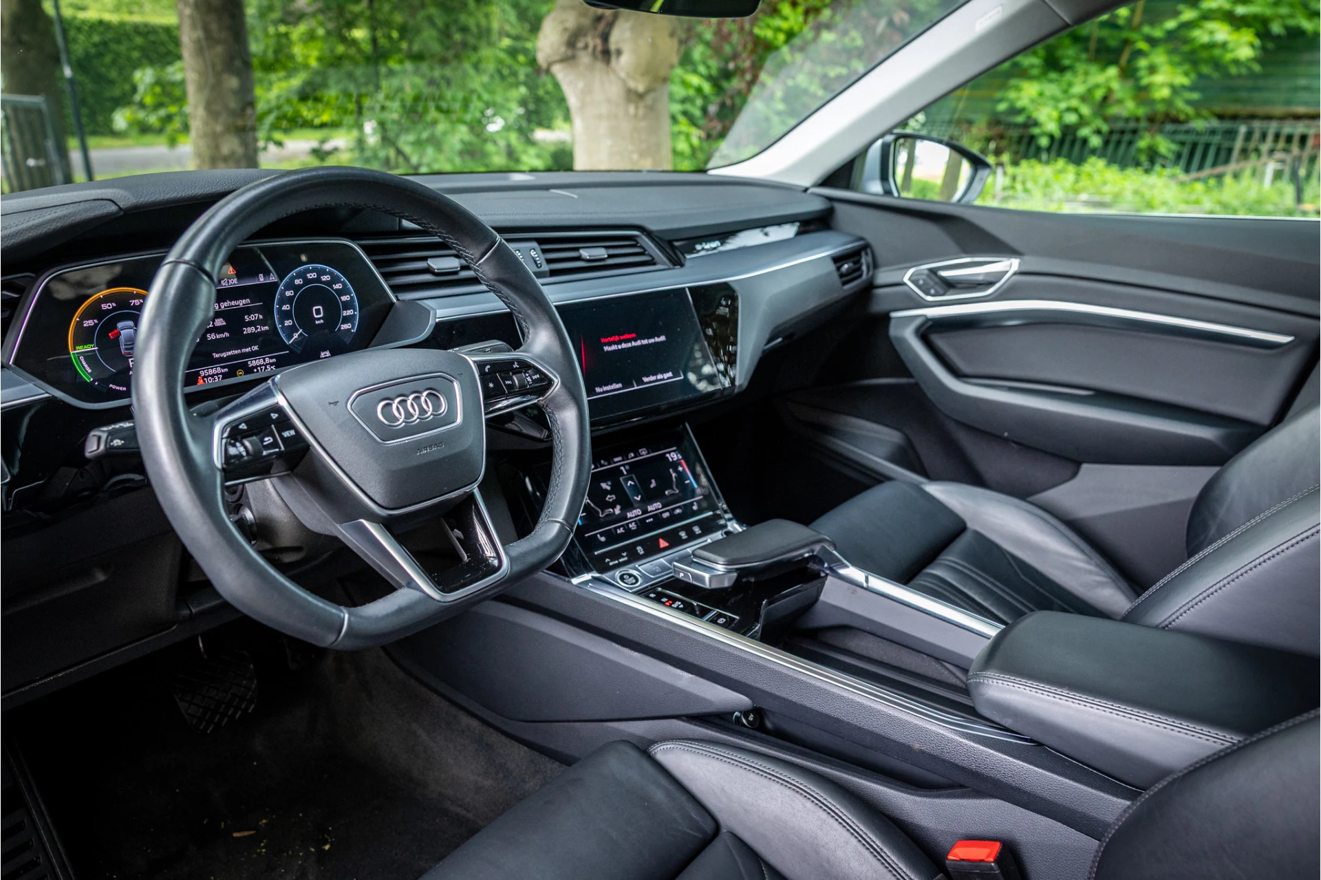 Hoofdafbeelding Audi e-tron