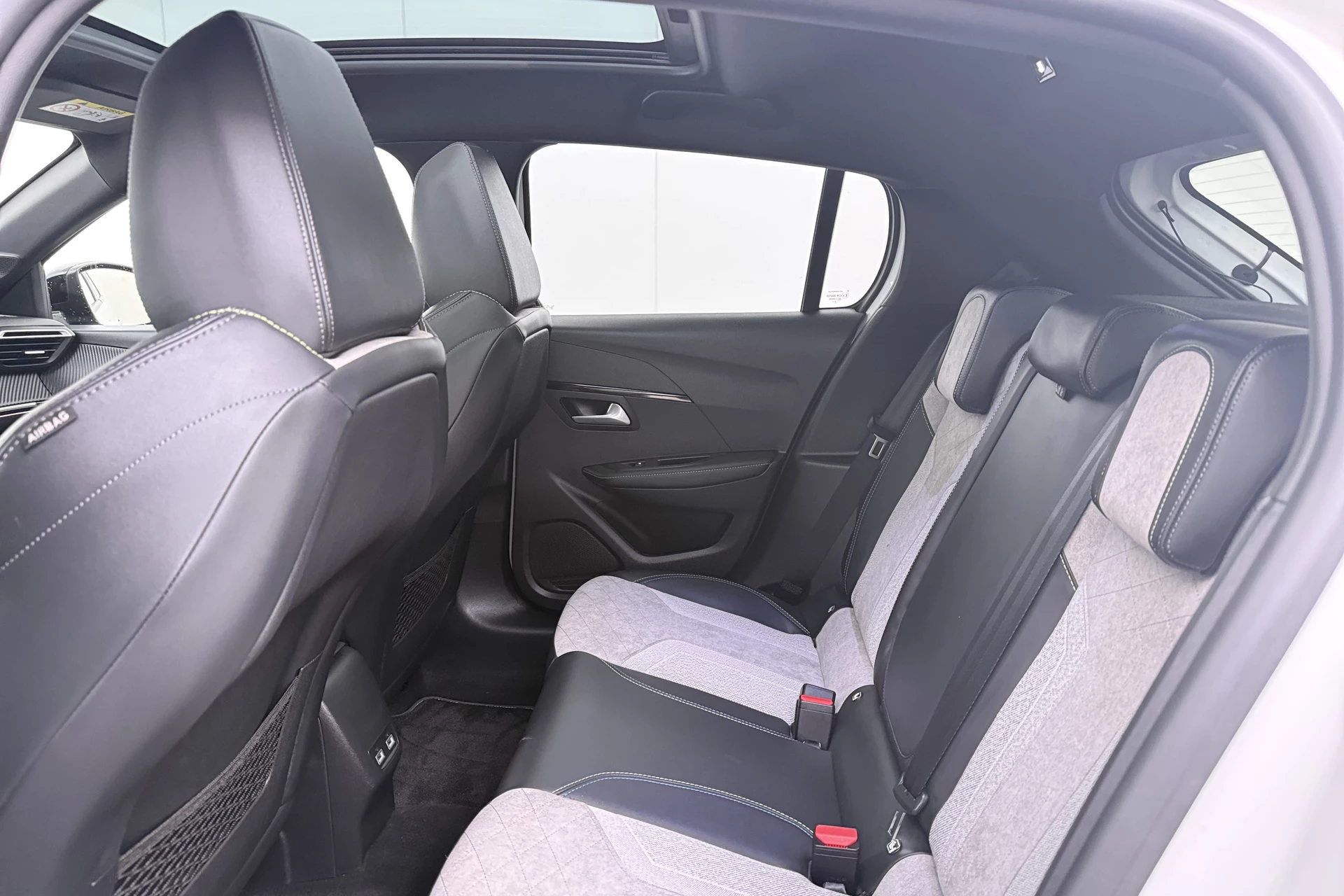 Hoofdafbeelding Peugeot e-208