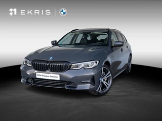 BMW 3 Serie Touring 330e | Innovationspakket | Comfort Access | Achteruitrijcamera | Panoramadak | Stoelverwarming | Head-Up Display | 19''