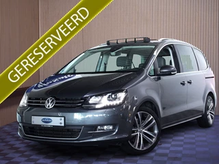 Hoofdafbeelding Volkswagen Sharan Volkswagen Sharan 2.0 TSI DSG 221pk Highline 6p 7p 1eEIG CARPLAY XENON CAMERA STOELVW '15