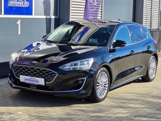 Hoofdafbeelding Ford Focus Ford Focus 1.0 EcoBoost 125pk automaat Vignale zeer luxe