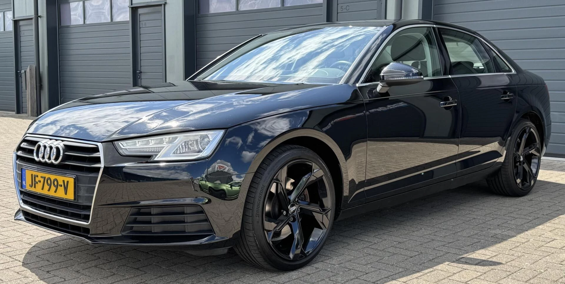 Hoofdafbeelding Audi A4