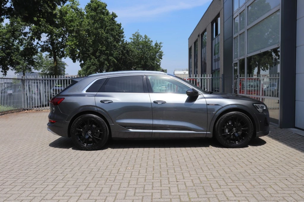 Hoofdafbeelding Audi e-tron