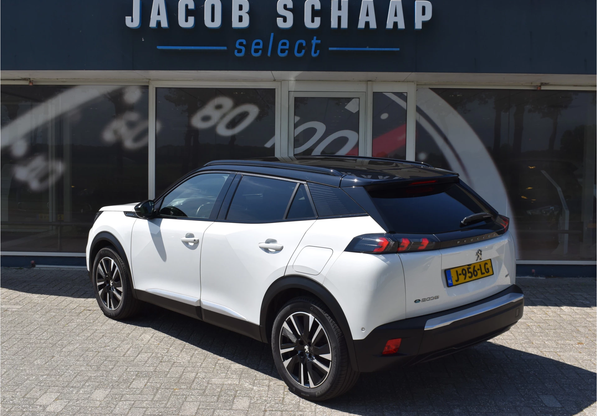 Hoofdafbeelding Peugeot e-2008