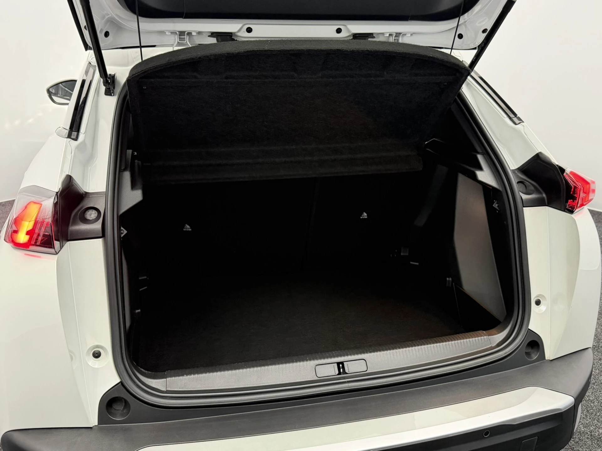 Hoofdafbeelding Peugeot e-2008