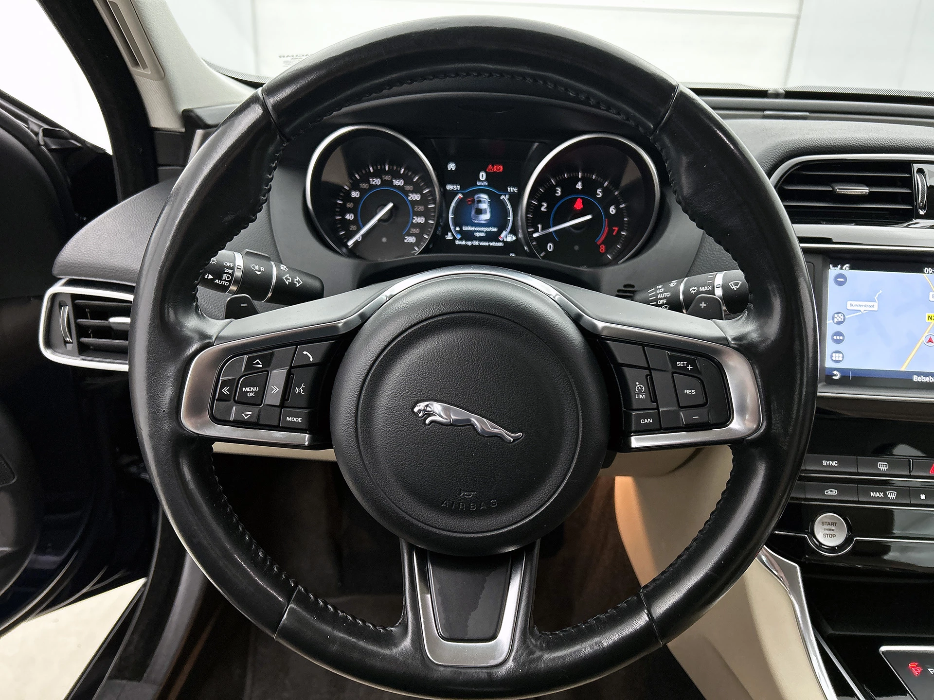 Hoofdafbeelding Jaguar XE