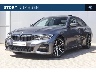 BMW 3 Serie 318i Executive Automaat / Schuif-kanteldak / Sportstoelen / Achteruitrijcamera / Getint glas / Stoelverwarming