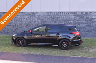 Ford Focus Wagon 1.5 Black Edition 1e eigenaar dealer onderhouden Trekhaak Winterset