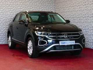 Hoofdafbeelding Volkswagen T-Roc Volkswagen T-Roc 1.5 TSI 150PK STYLE ERGO.COMF STOEL MASSAGE ALCANTARA IQ. ELEK.KLEP ADAP.CRUISE VIR.COCKPIT CAMERA STOEL/STUUR VERW. 18''LMV 03/2023 70 BIJNA NIEUWE VOLKSWAGEN'S UIT VOORRAAD LEVERBAAR