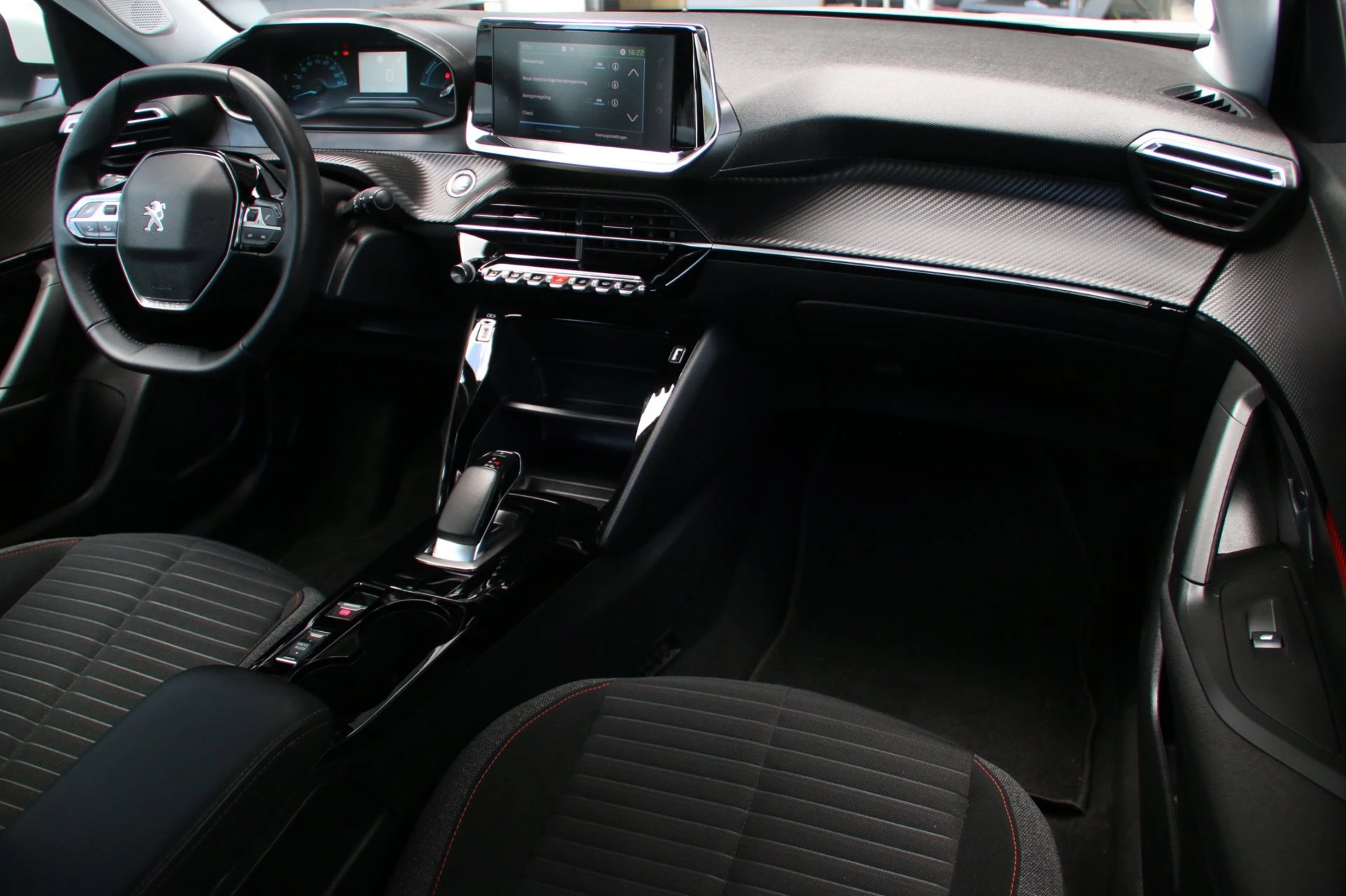 Hoofdafbeelding Peugeot e-2008