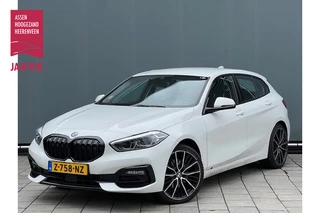 BMW 1 Serie BWJ 2021 | 118i 136PK High Ex AUTOMAAT | SPORTSTOELEN | CLIMA | NAVI | CARPLAY | PDC 2X | LEDER/STOF | 18'' LMV