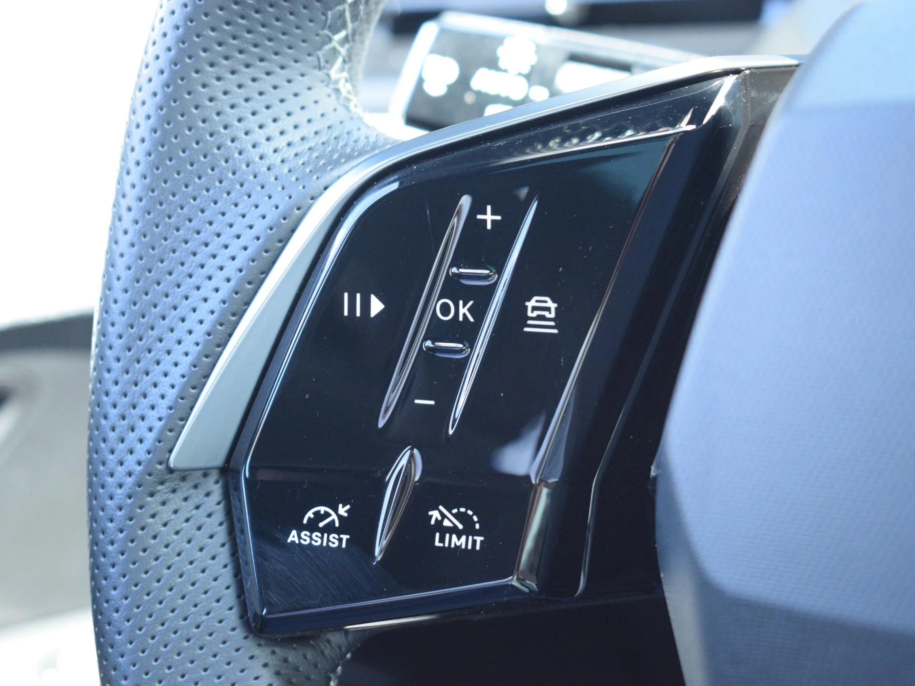 Hoofdafbeelding Peugeot e-3008