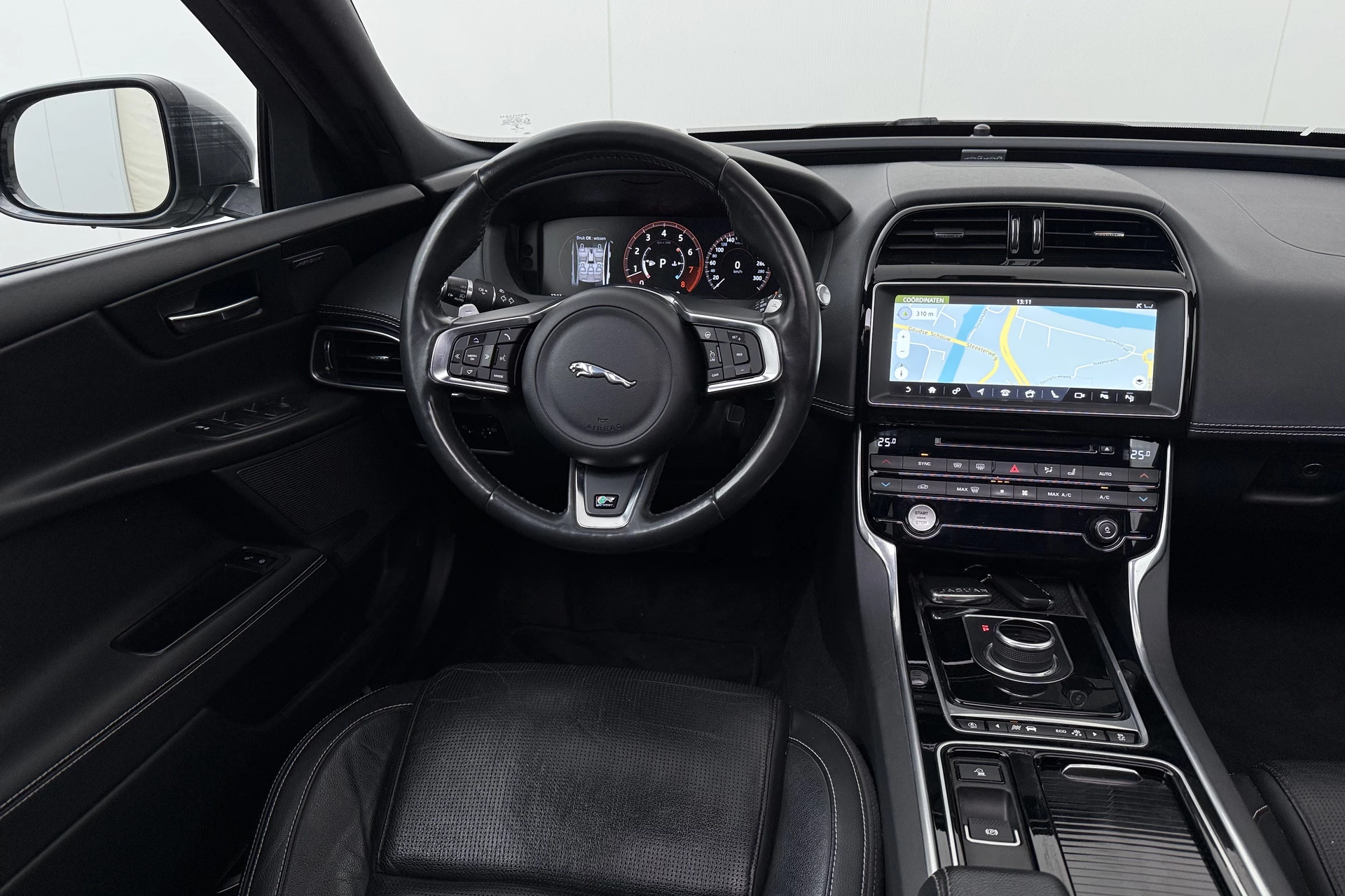 Hoofdafbeelding Jaguar XE