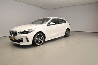 BMW 1 Serie 5-deurs 118i | M-Sportpakket | LED | Leder | Navigatie | Sportstoelen | Stoelverwarming | Chrome line | DAB | Alu 18 inch