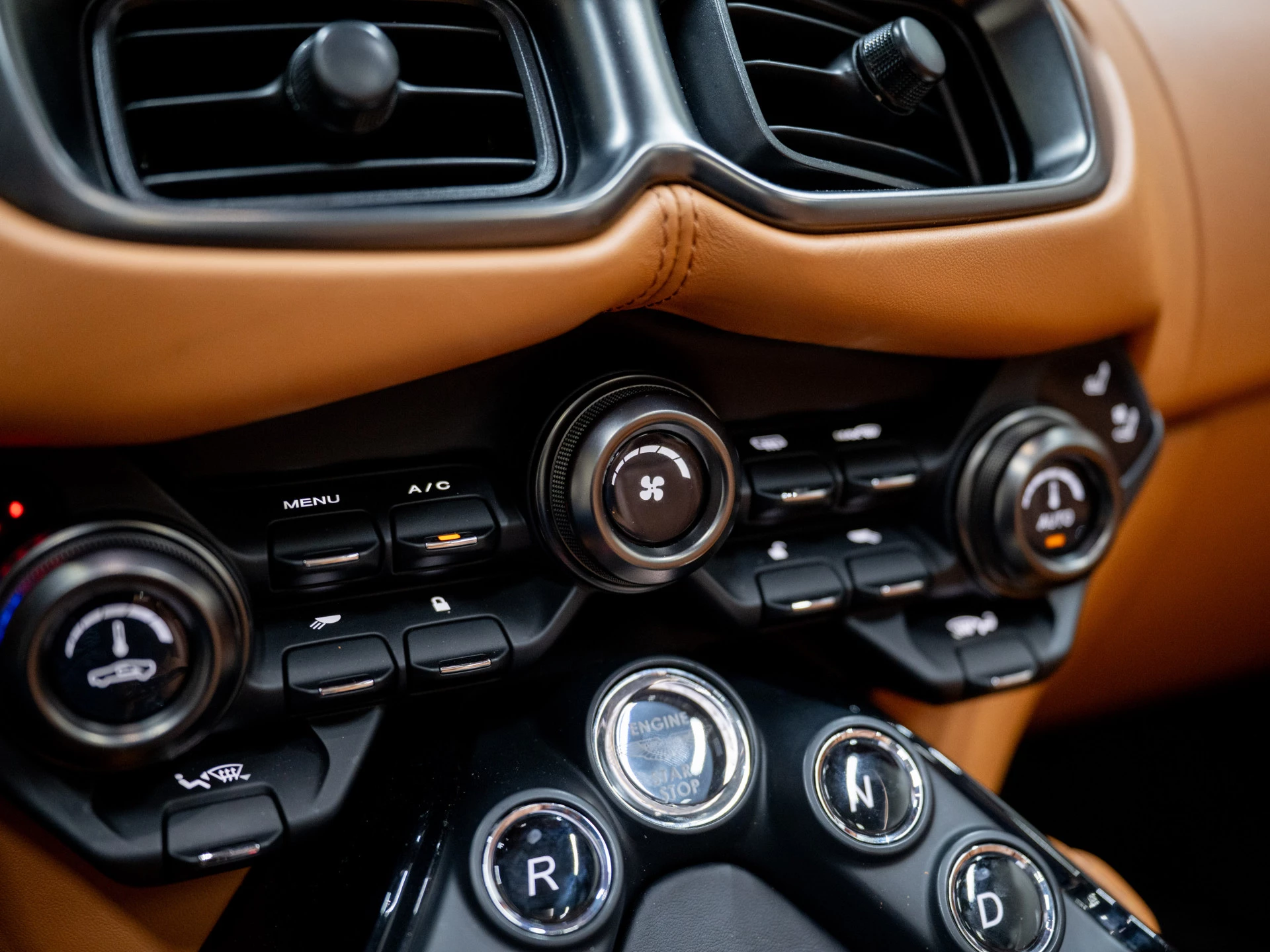 Hoofdafbeelding Aston Martin V8 Vantage