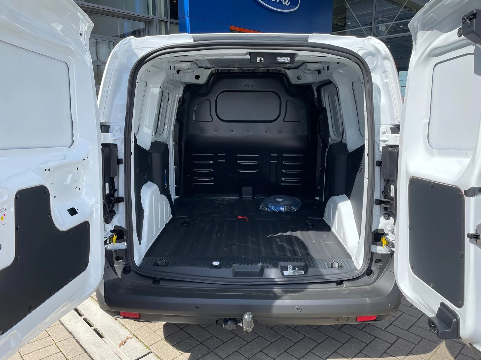 Hoofdafbeelding Ford E-Transit Courier