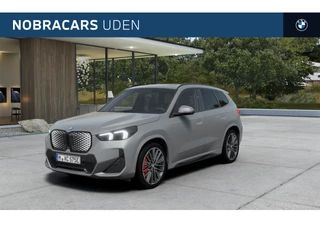 BMW iX1 eDrive20 M Sport / Panoramadak / Sportstoelen / M Adaptief onderstel / Achteruitrijcamera / Adaptieve LED / Stuurverwarming