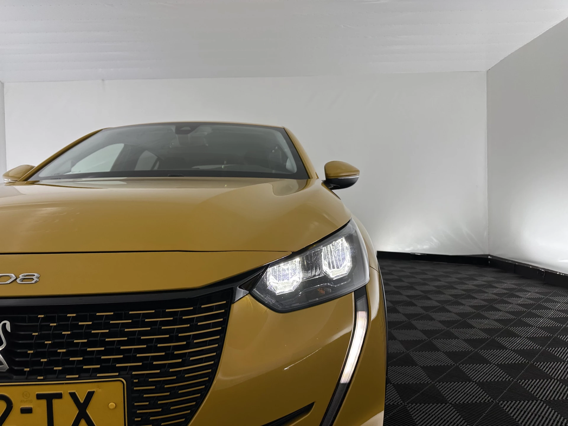 Hoofdafbeelding Peugeot e-208