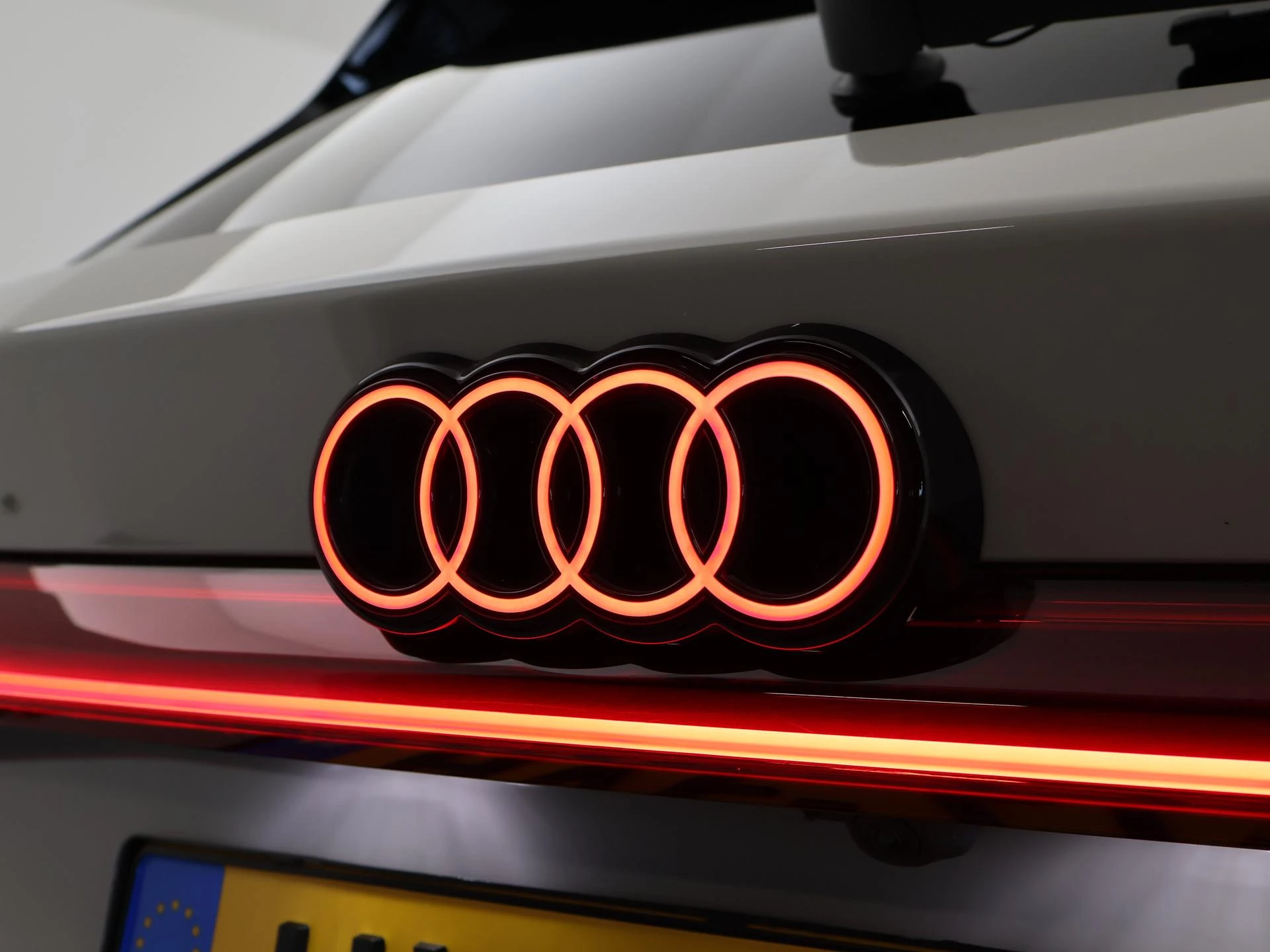 Hoofdafbeelding Audi A6 Avant e-tron