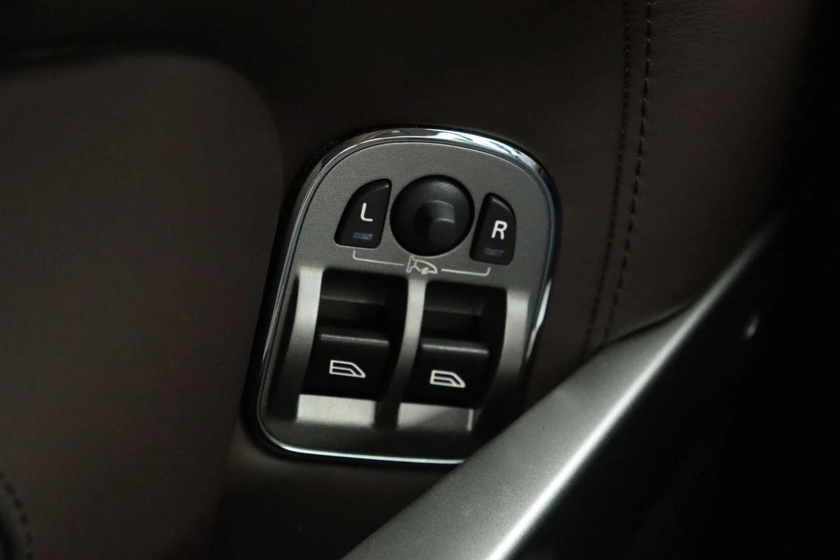 Hoofdafbeelding Aston Martin V12 Virage