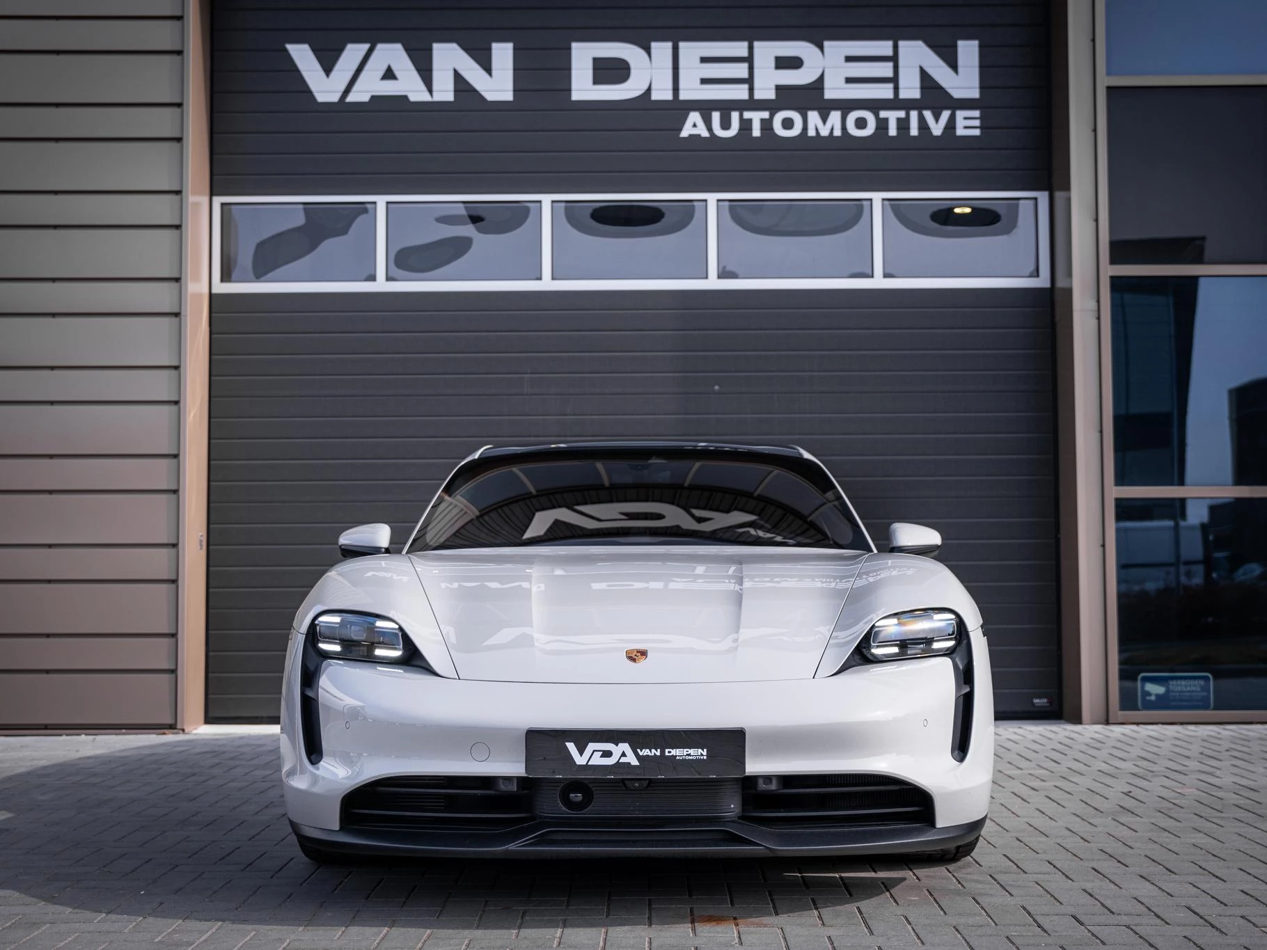 Hoofdafbeelding Porsche Taycan