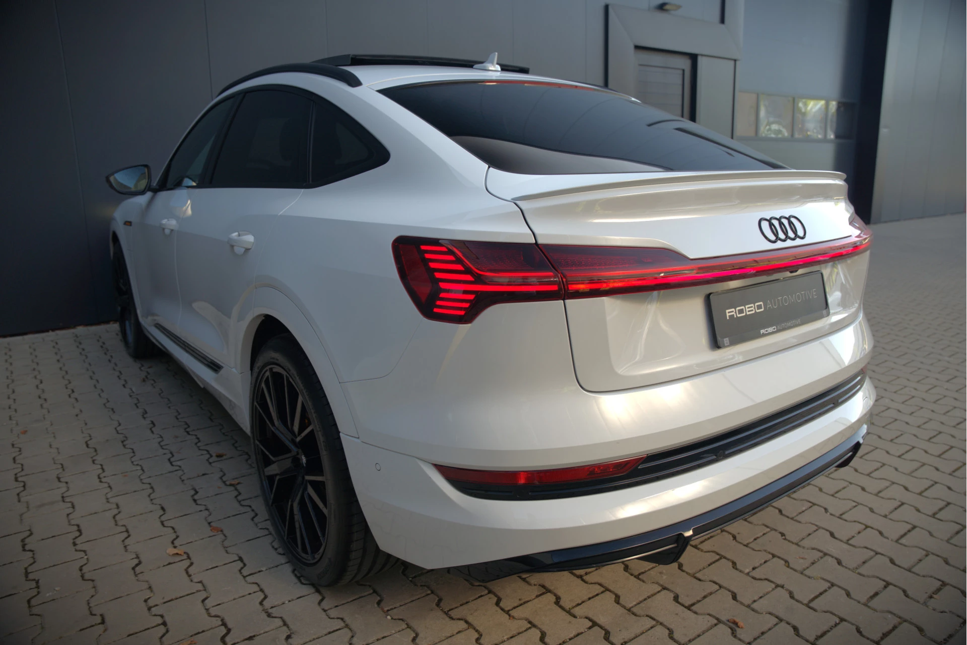Hoofdafbeelding Audi e-tron