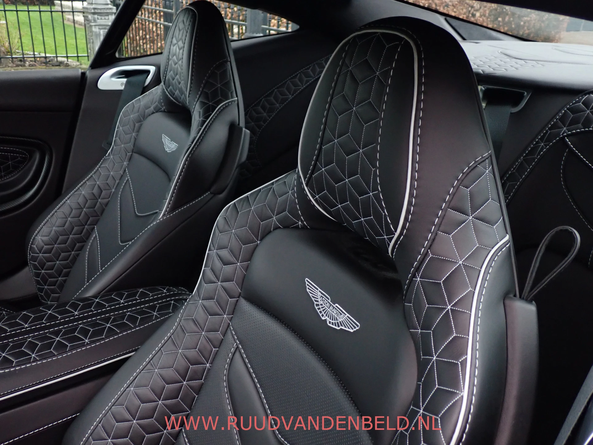 Hoofdafbeelding Aston Martin DBS