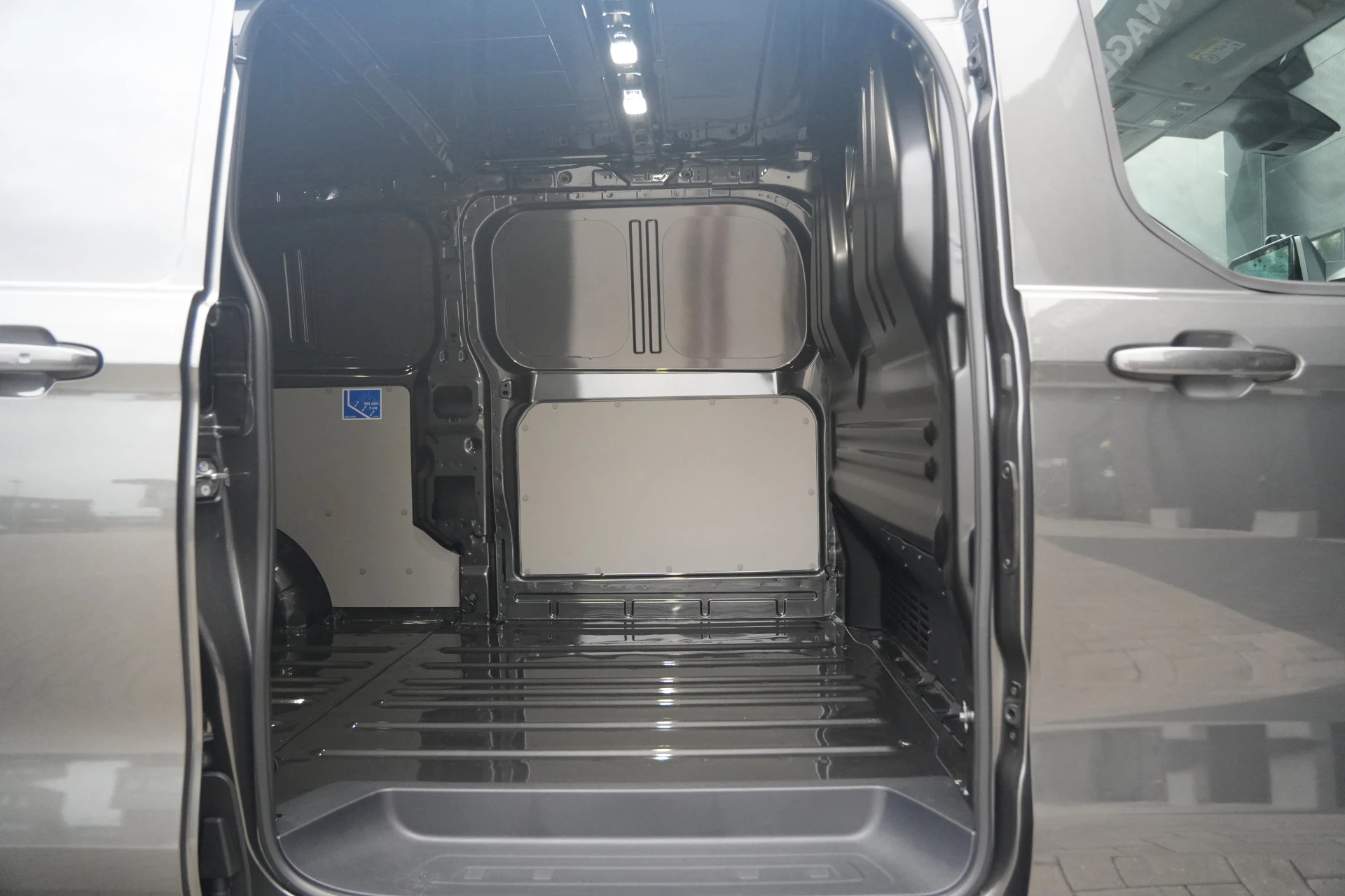 Hoofdafbeelding Ford E-Transit Custom