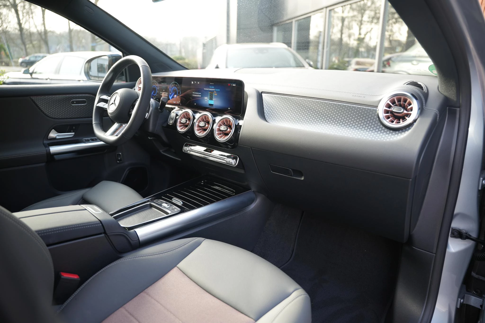 Hoofdafbeelding Mercedes-Benz EQA