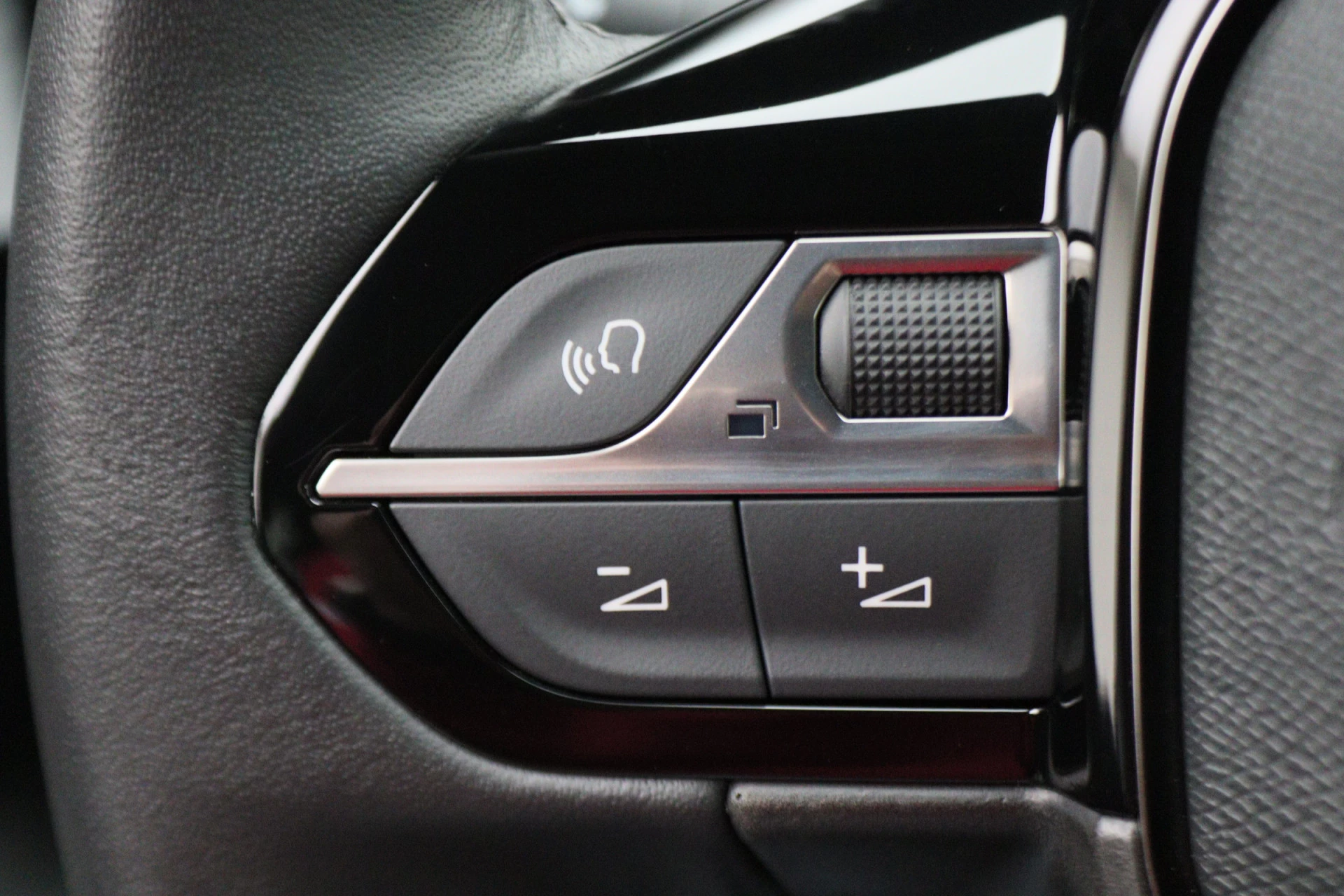 Hoofdafbeelding Peugeot e-2008