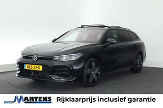 Hoofdafbeelding Volkswagen Passat Volkswagen Passat Variant 1.5 272pk eHybrid R-Line Edition Black Style Trekhaak 360Camera harman/kardon Massage Navigatie Panoramadak