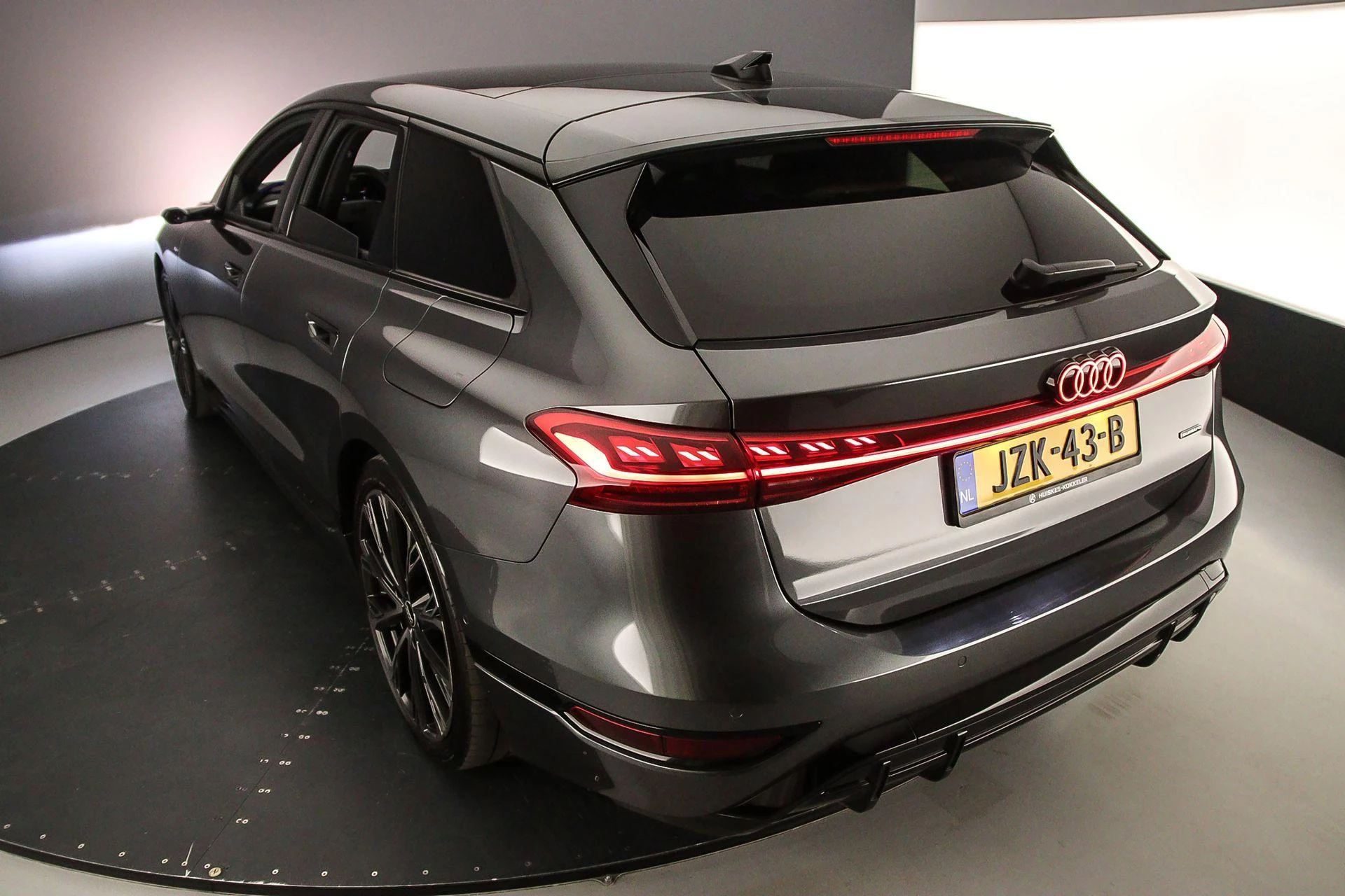 Hoofdafbeelding Audi A6 Avant e-tron