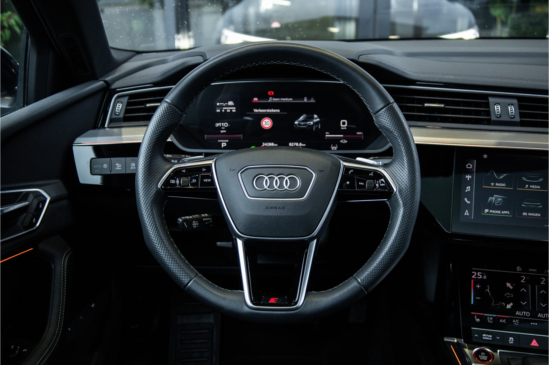 Hoofdafbeelding Audi e-tron