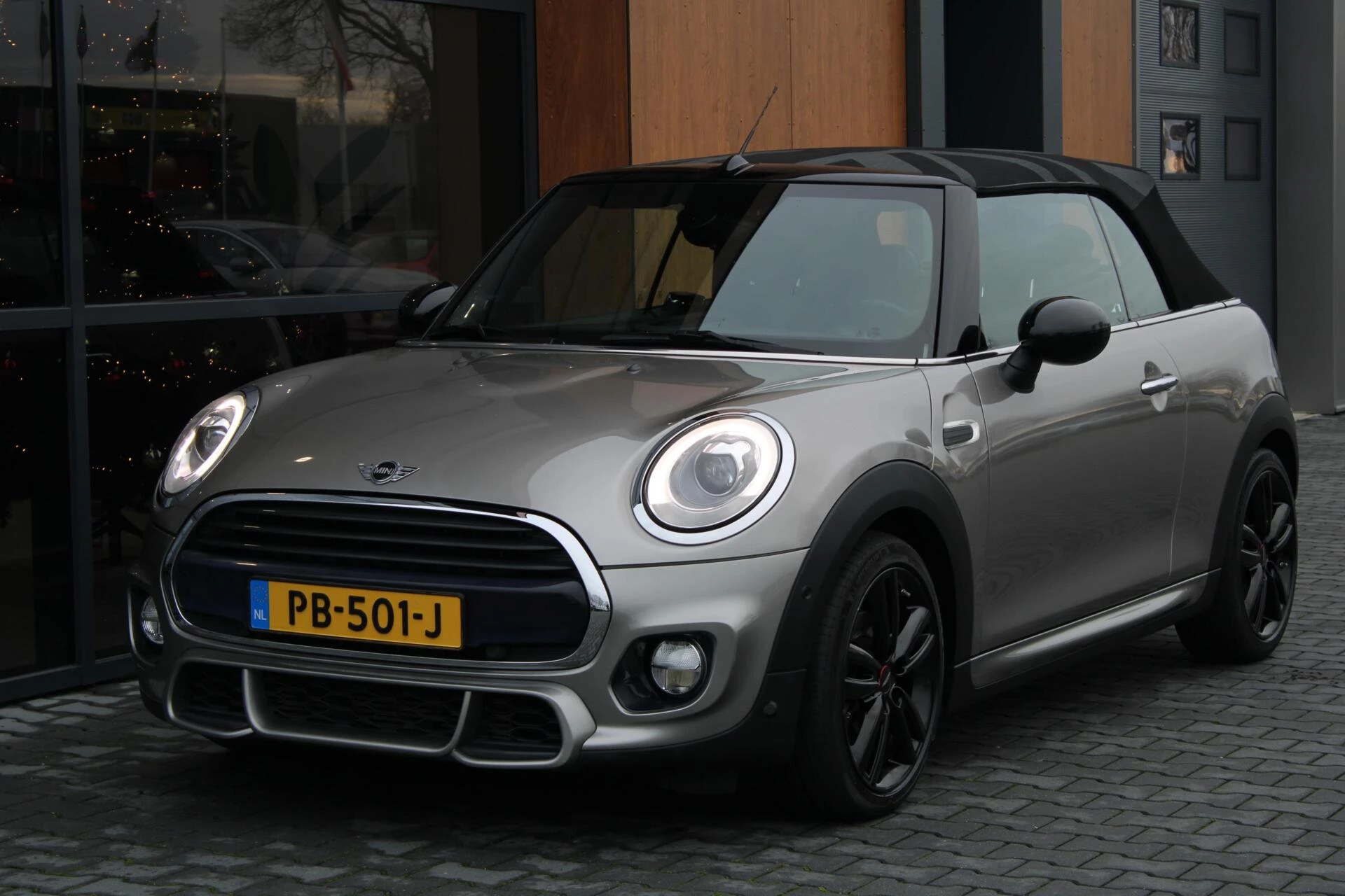 Hoofdafbeelding MINI Cabrio