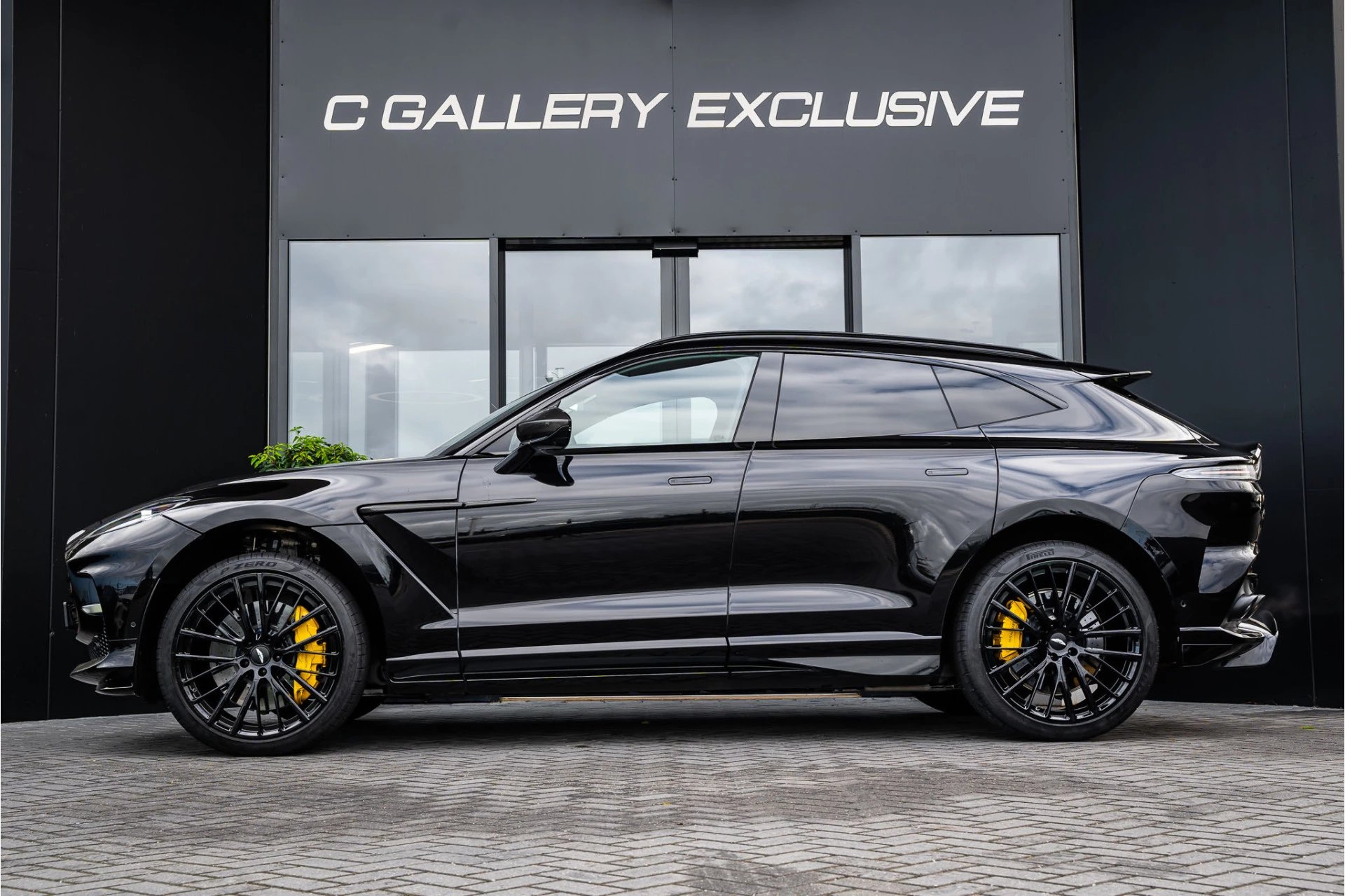 Hoofdafbeelding Aston Martin DBX