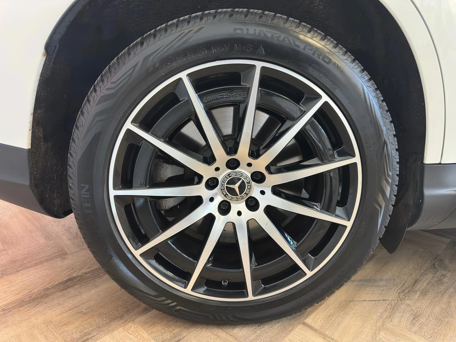 Hoofdafbeelding Mercedes-Benz EQC