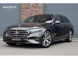 Hoofdafbeelding Mercedes-Benz E-Klasse Mercedes-Benz E-Klasse Estate 300 e Exclusive Line Premium+ | Hyperscreen | Luchtvering | Distronic | Nappa Leder | Stoelventilatie | 3D-Display | Trekhaak | Burmester | Digital Light |