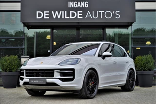 Porsche Cayenne 3.0 S E-Hybrid SportDesign 520pk Krijt Pano SoftClose Trekhaak Head-up InnoDrive Keyless 360-camera Bose