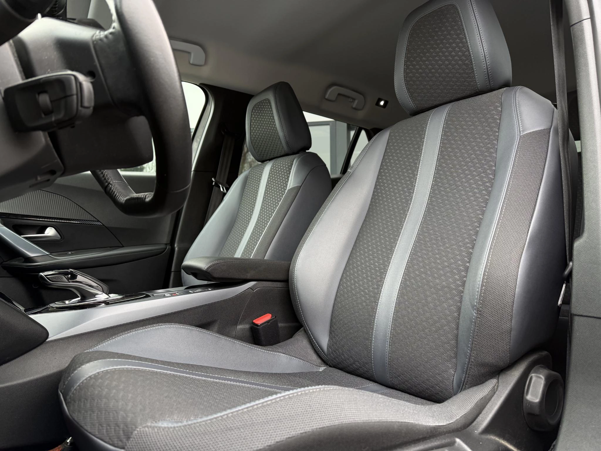 Hoofdafbeelding Peugeot e-2008