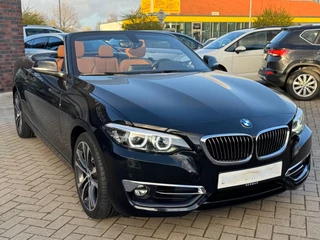 BMW 2 Serie Cabrio 218iA LUXURY ** LED, LEDER, APPLE/ANDROID, HiFi, 18-inch LMV, 2-zone AIRCO ** 2e EIG - Slechts 58.638km ** ** INFORMEER OOK NAAR ONZE AANTREKKELIJKE FINANCIAL-LEASE TARIEVEN **