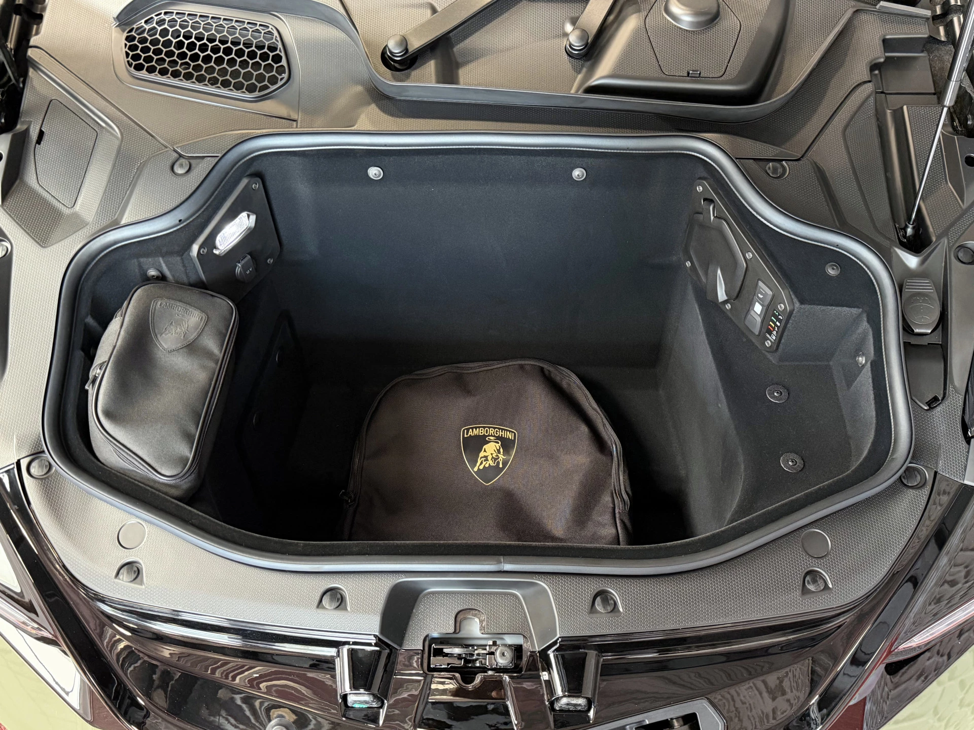 Hoofdafbeelding Lamborghini Revuelto
