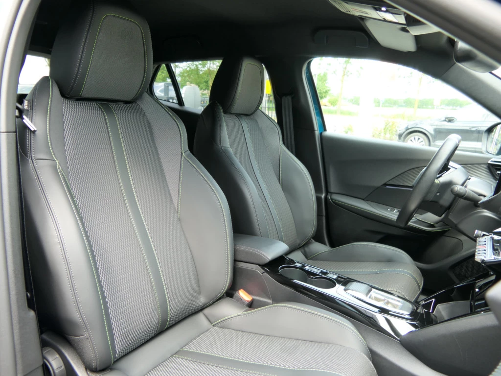 Hoofdafbeelding Peugeot e-2008