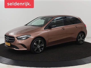 Hoofdafbeelding Mercedes-Benz B-Klasse Mercedes-Benz B-klasse 250e Urban Night | Adaptive cruise |  Stoelverwarming | Camera | Carplay | Sfeerverlichting | Half leder | Full LED | Widescreen | Park Assist | Navigatie | PHEV | Plug In