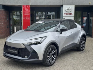 Hoofdafbeelding Toyota C-HR Toyota C-HR PHEV 220 EXECUTIVE NIEUW DIRECT LEVERBAAR HEAD-UP JBL-AUDIO ELEK-STOEL + GEHEUGEN PANODAK KEYLESS PARK-SENSOREN