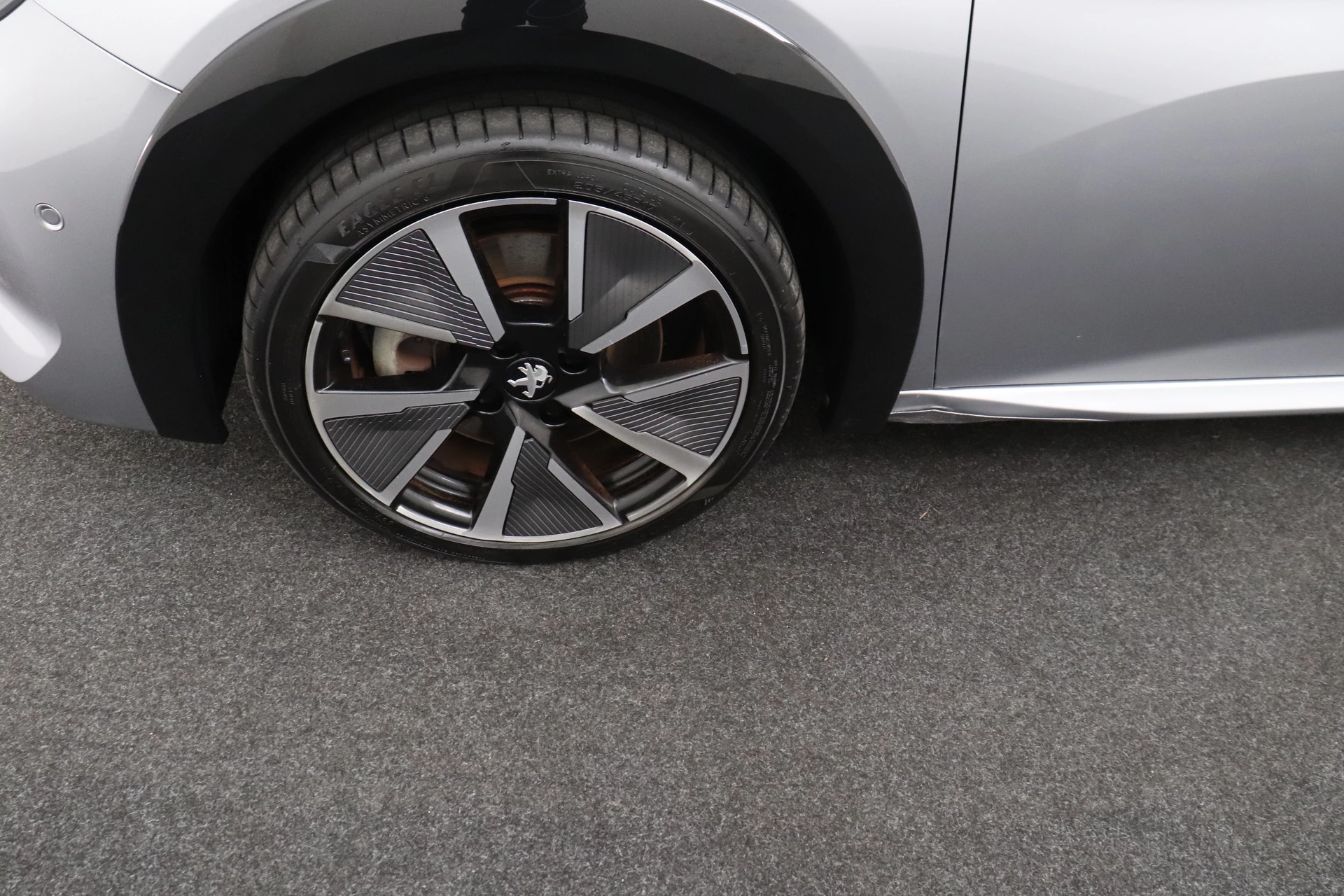 Hoofdafbeelding Peugeot e-208